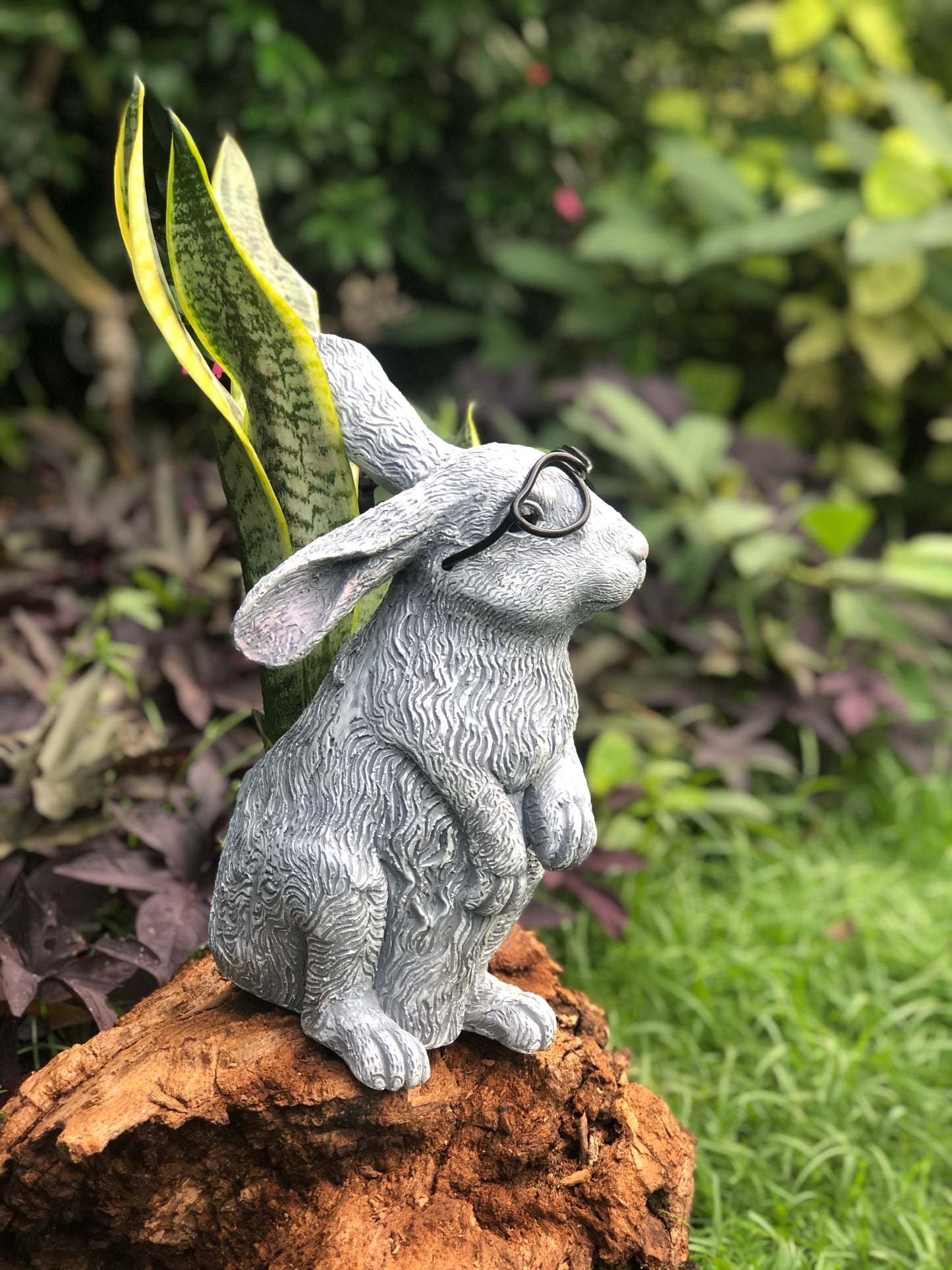 RABBIT WITH BENT EAR FOR OUTDOOR DECOR