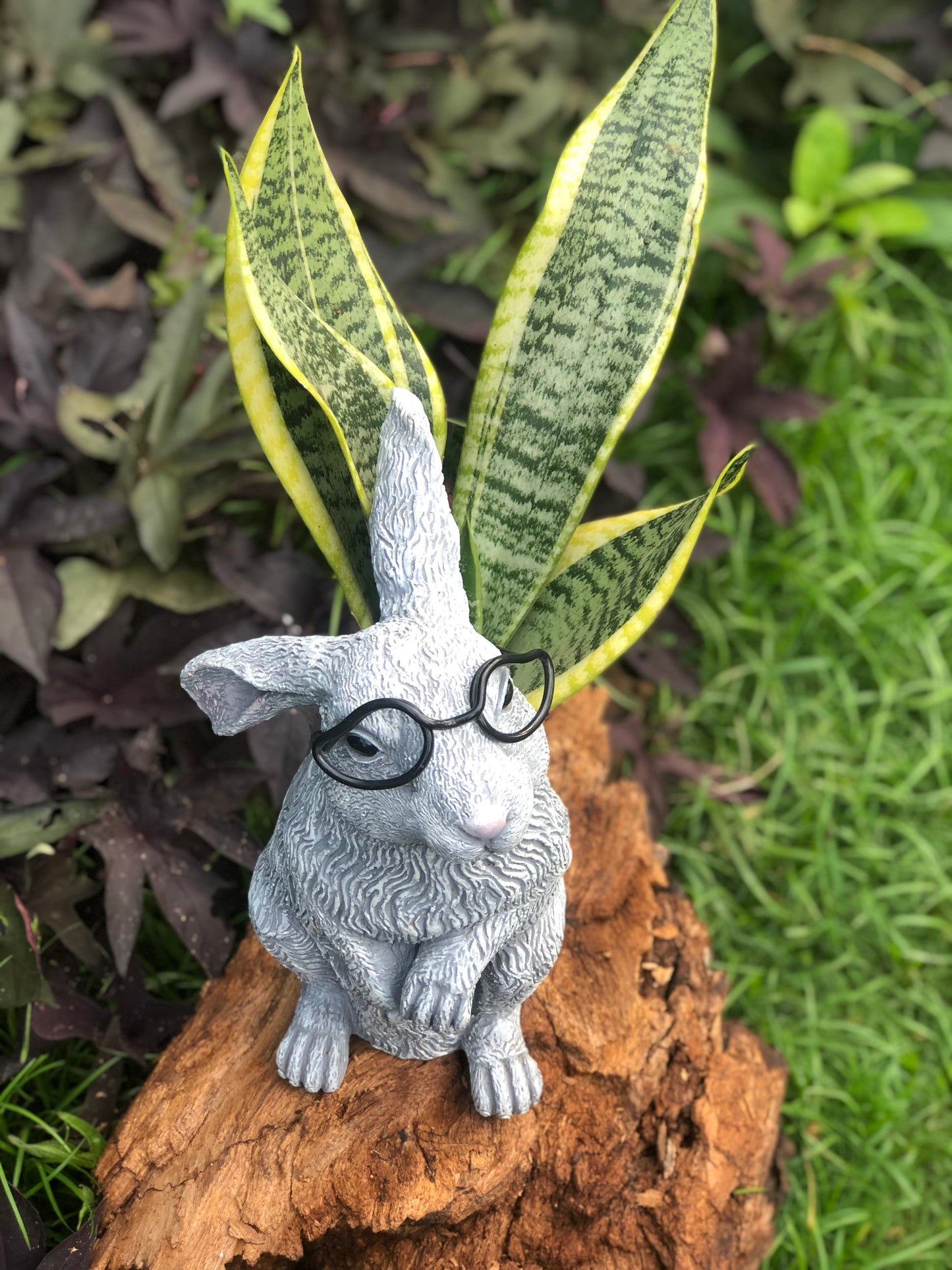 RABBIT WITH BENT EAR FOR OUTDOOR DECOR