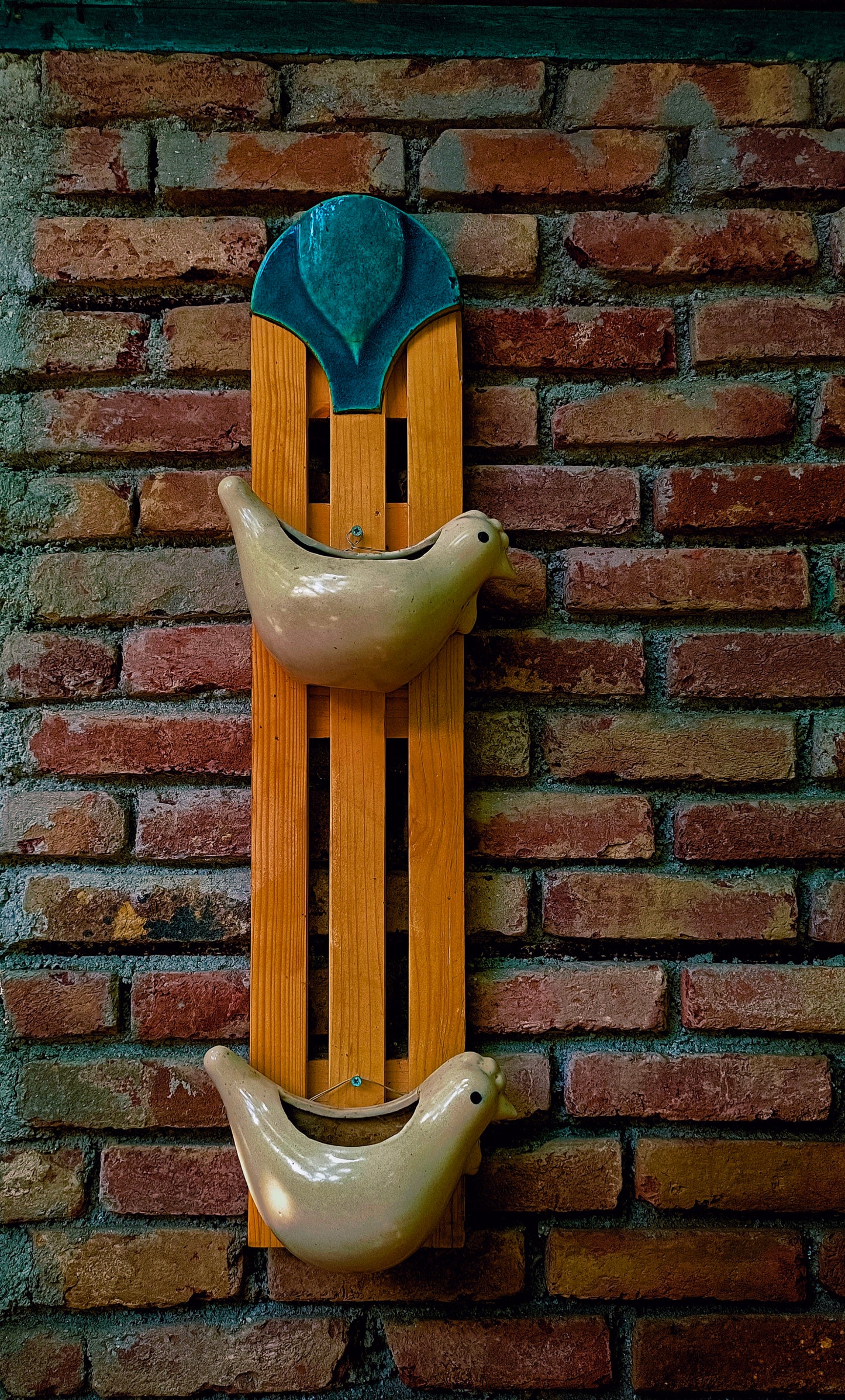 VERTICAL WALL SHELF WITH CERAMIC BIRD PLANTERS FOR HOME GARDEN AND BALCONY DECOR