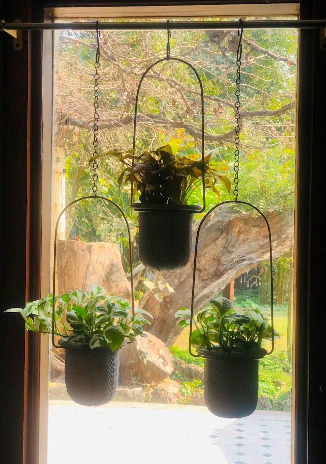 HANGING PLANTER POTS