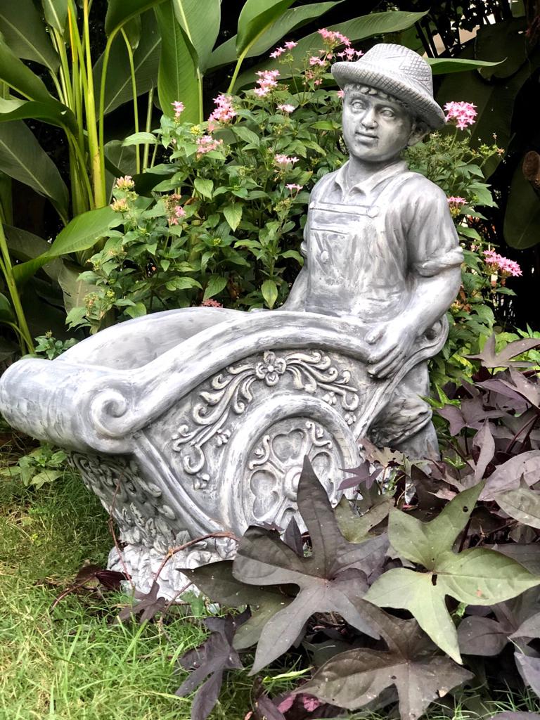 Gardener boy in Resin Home Balcony Garden Decor